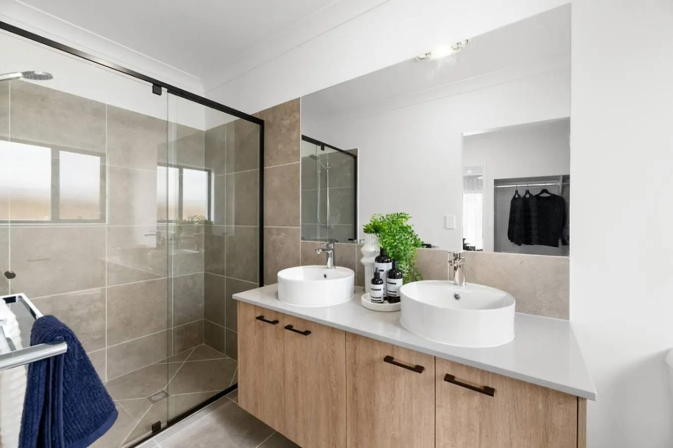Noble Casa Brand New Estate Sleeps 8 Burpengary East Villa Morayfield 0*,  Australia